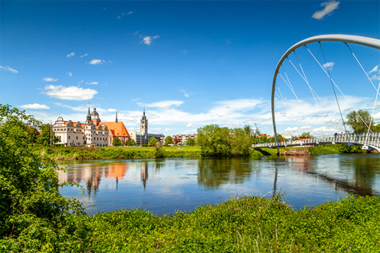 Stadtsilhouette Dessau-Roßlau mit Blick über die Mulde